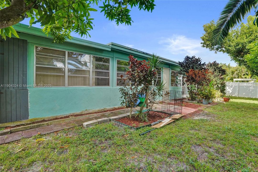 待售: $750,000 (0 贝兹, 0 浴室, 3956 平方英尺)