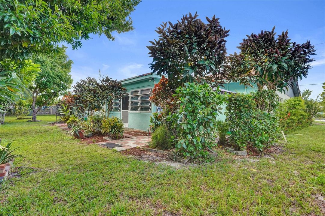 待售: $750,000 (0 贝兹, 0 浴室, 3956 平方英尺)