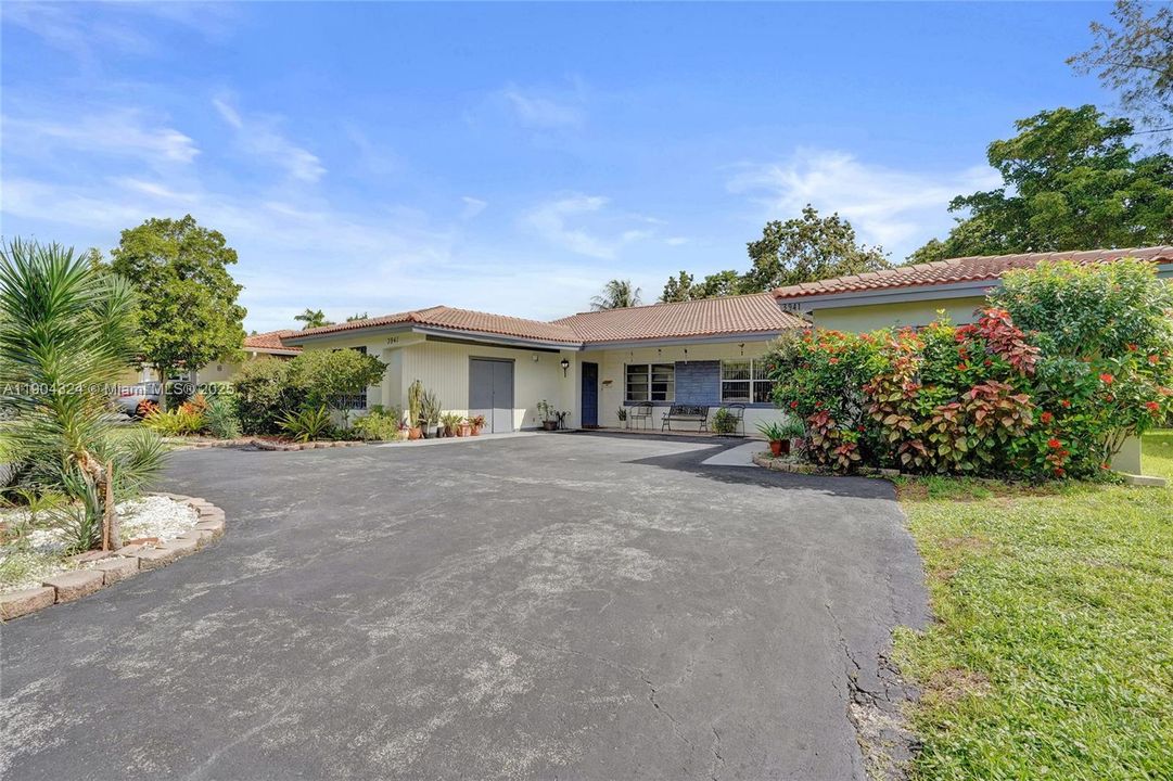 待售: $750,000 (0 贝兹, 0 浴室, 3956 平方英尺)