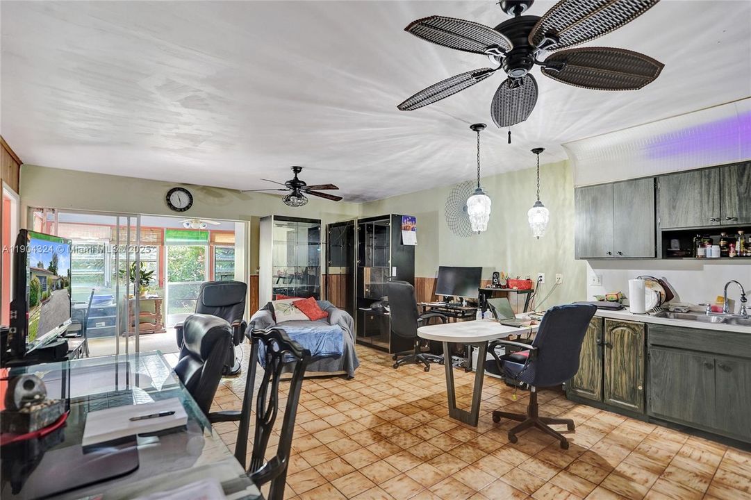 待售: $750,000 (0 贝兹, 0 浴室, 3956 平方英尺)