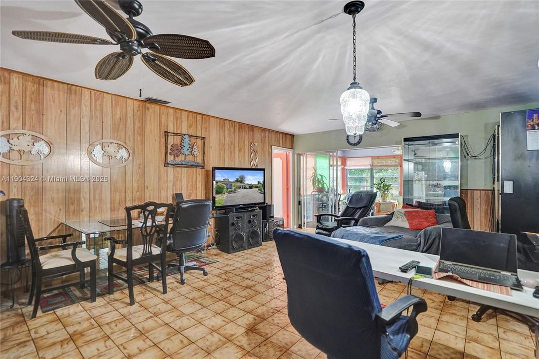 待售: $750,000 (0 贝兹, 0 浴室, 3956 平方英尺)