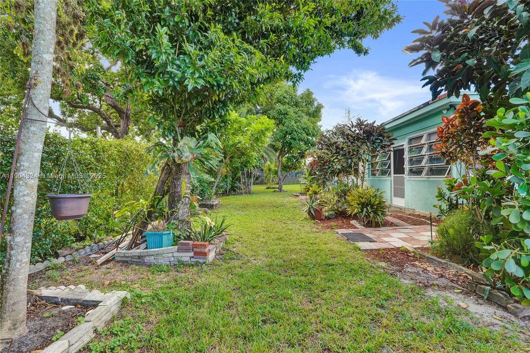 待售: $750,000 (0 贝兹, 0 浴室, 3956 平方英尺)