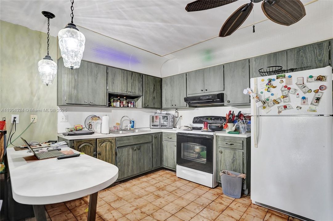 待售: $750,000 (0 贝兹, 0 浴室, 3956 平方英尺)