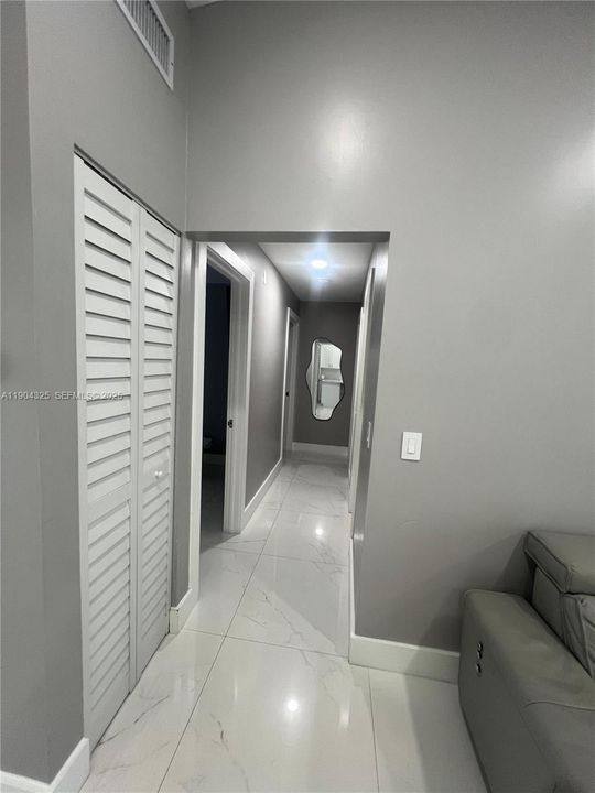 合同活跃: $365,000 (3 贝兹, 1 浴室, 999 平方英尺)