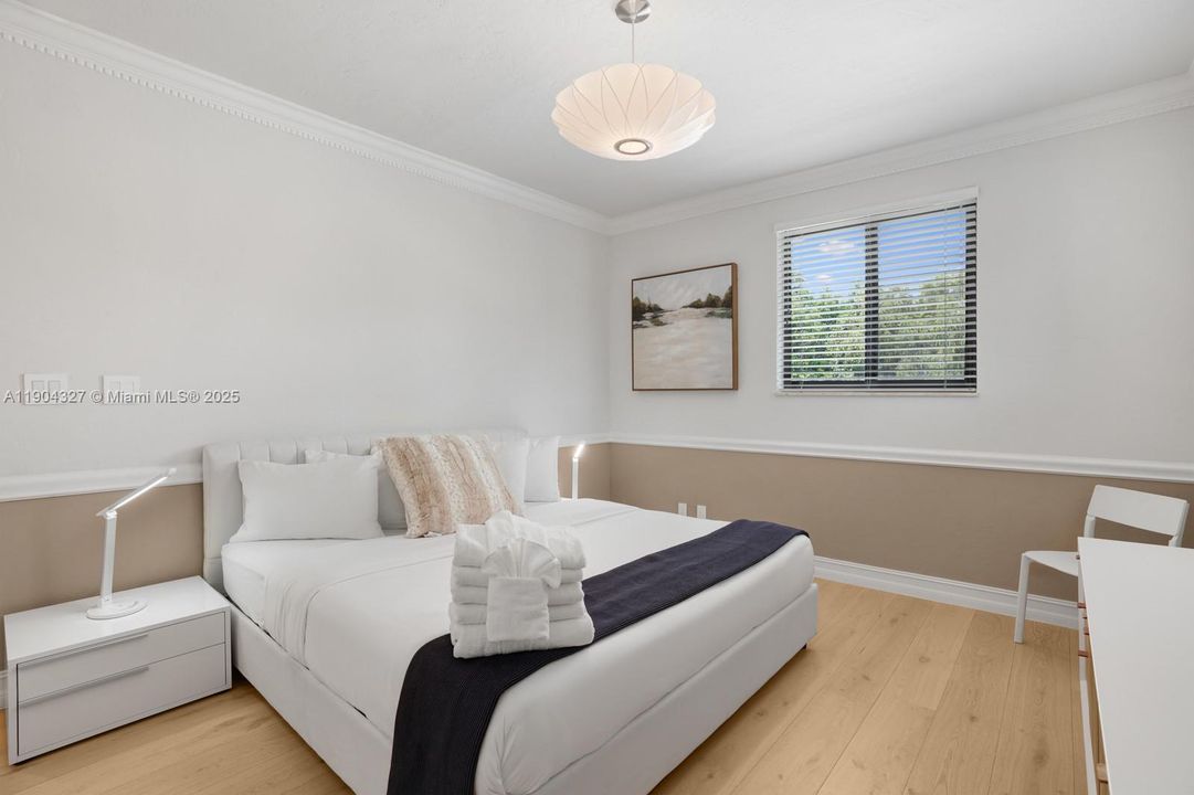 For Sale: $6,290,000 (6 beds, 5 baths, 4632 Square Feet)