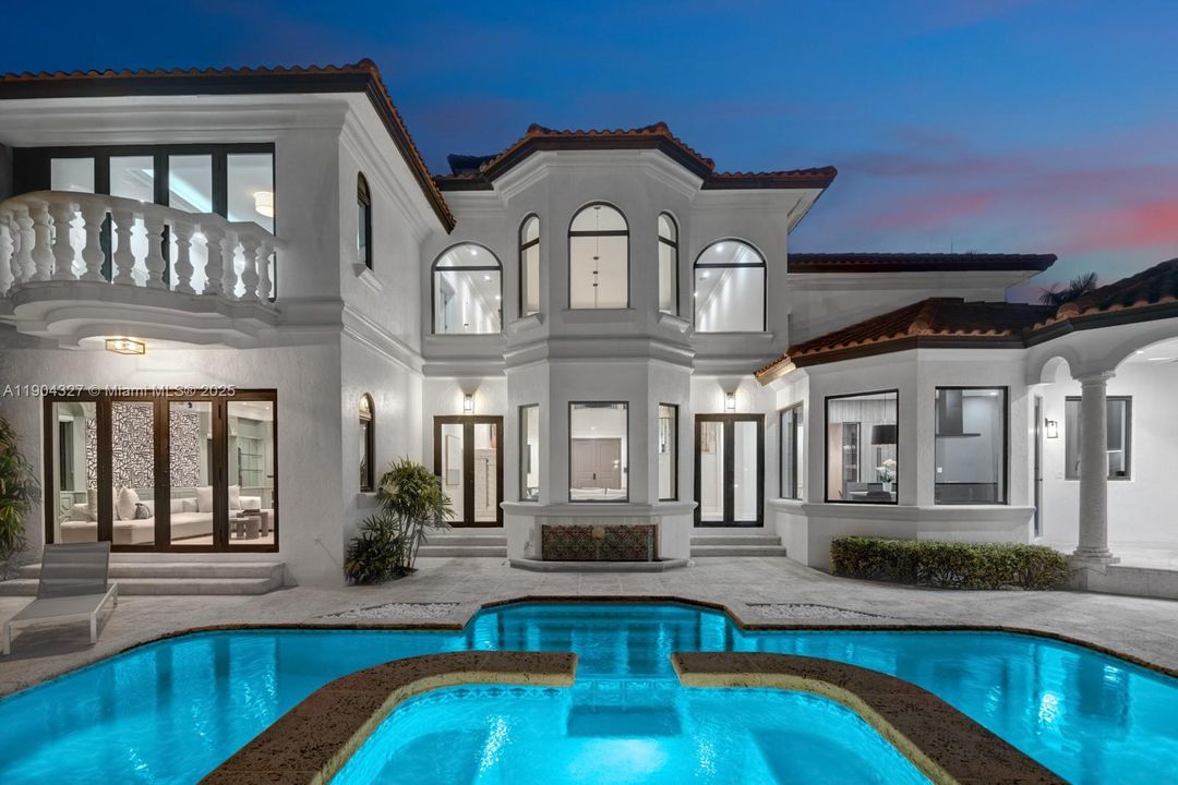 For Sale: $6,290,000 (6 beds, 5 baths, 4632 Square Feet)