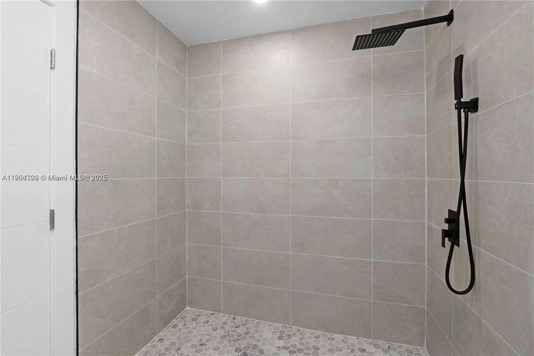 待售: $1,995,000 (0 贝兹, 0 浴室, 0 平方英尺)