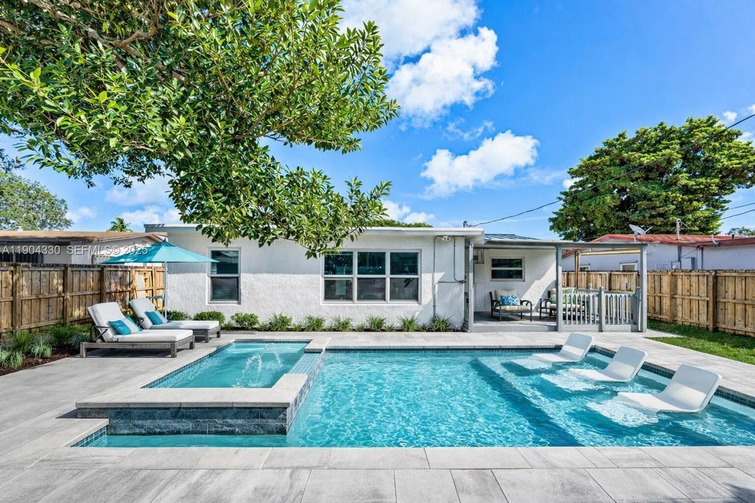 For Sale: $559,999 (4 beds, 2 baths, 1428 Square Feet)