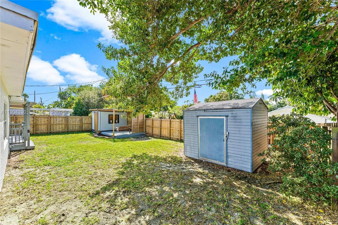 For Sale: $559,999 (4 beds, 2 baths, 1428 Square Feet)