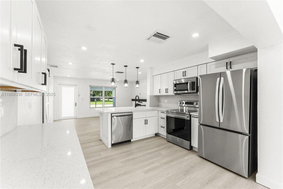 For Sale: $559,999 (4 beds, 2 baths, 1428 Square Feet)