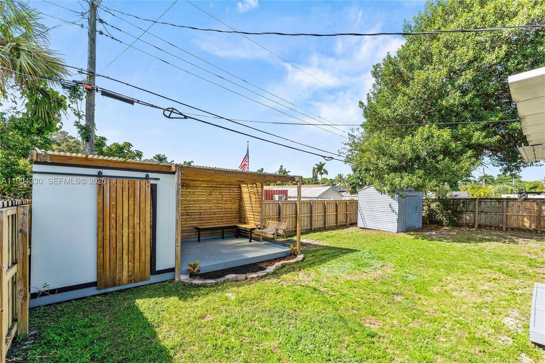 For Sale: $559,999 (4 beds, 2 baths, 1428 Square Feet)