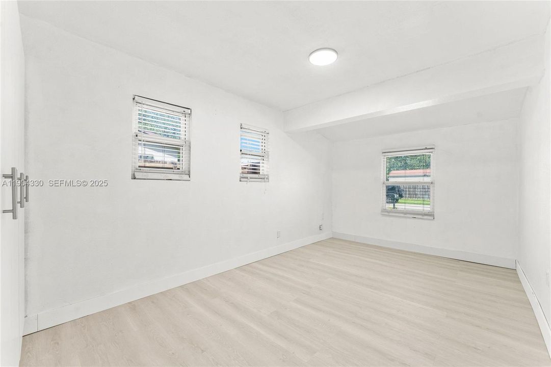 For Sale: $559,999 (4 beds, 2 baths, 1428 Square Feet)