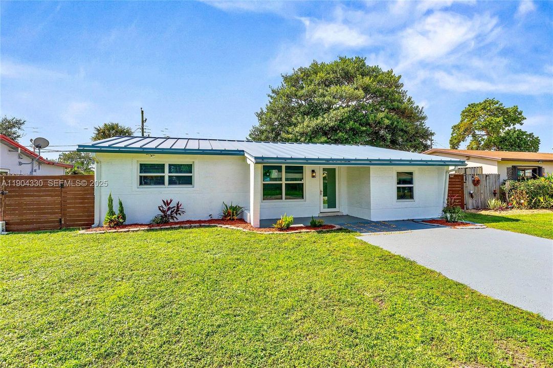 For Sale: $559,999 (4 beds, 2 baths, 1428 Square Feet)