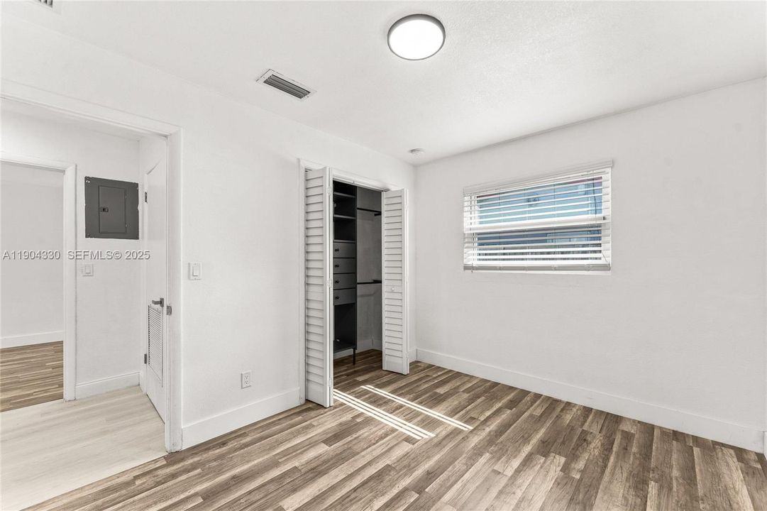 For Sale: $559,999 (4 beds, 2 baths, 1428 Square Feet)