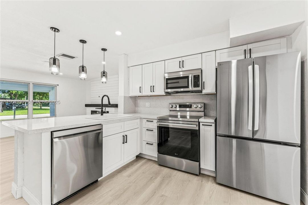 For Sale: $559,999 (4 beds, 2 baths, 1428 Square Feet)