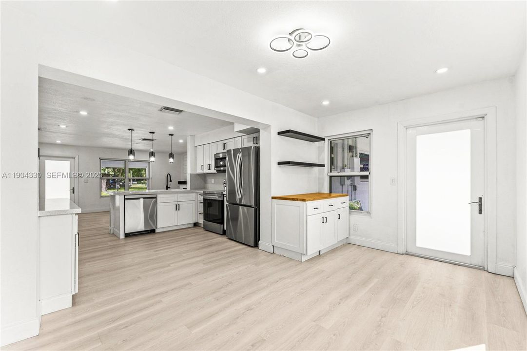 For Sale: $559,999 (4 beds, 2 baths, 1428 Square Feet)