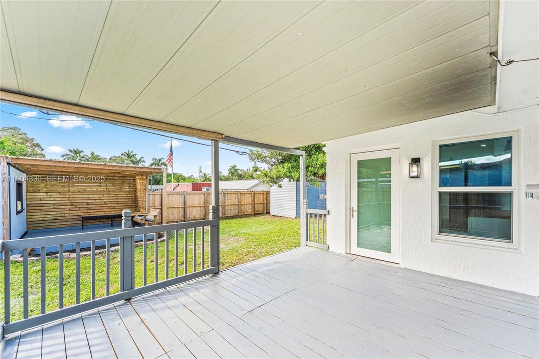 For Sale: $559,999 (4 beds, 2 baths, 1428 Square Feet)