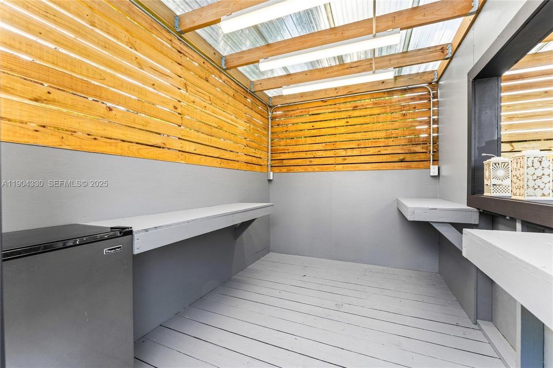 For Sale: $559,999 (4 beds, 2 baths, 1428 Square Feet)