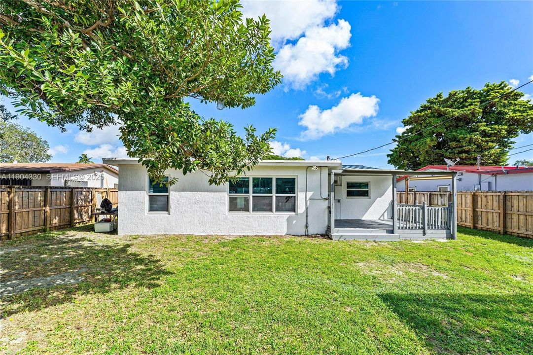 For Sale: $559,999 (4 beds, 2 baths, 1428 Square Feet)