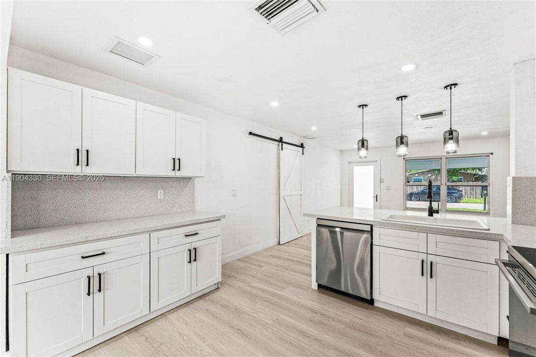 For Sale: $559,999 (4 beds, 2 baths, 1428 Square Feet)