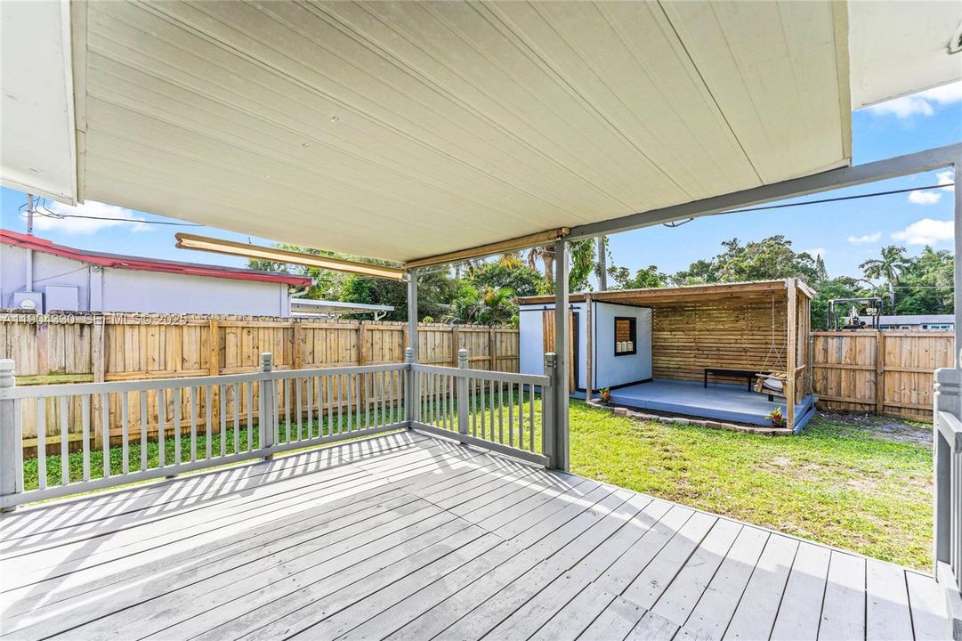 For Sale: $559,999 (4 beds, 2 baths, 1428 Square Feet)