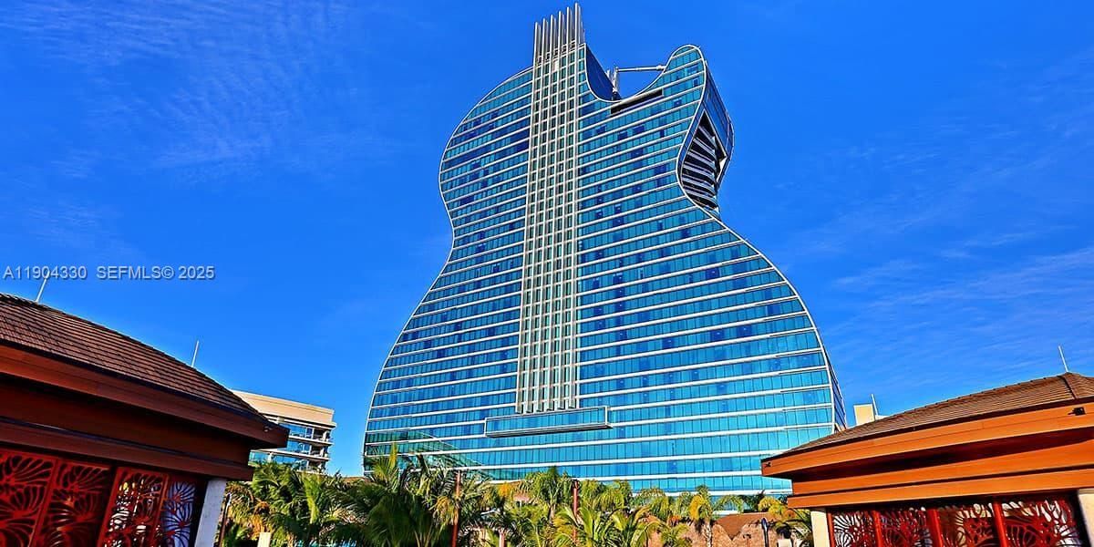 For Sale: $559,999 (4 beds, 2 baths, 1428 Square Feet)