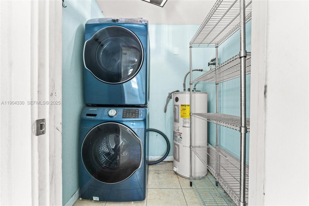 For Sale: $559,999 (4 beds, 2 baths, 1428 Square Feet)