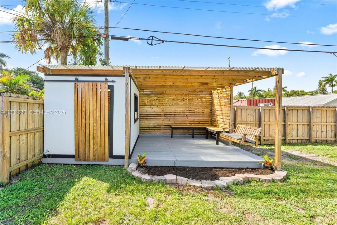 For Sale: $559,999 (4 beds, 2 baths, 1428 Square Feet)