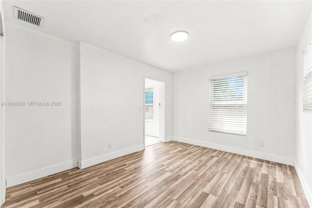 For Sale: $559,999 (4 beds, 2 baths, 1428 Square Feet)