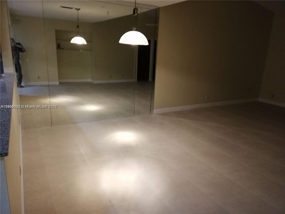 出租: $2,400 (2 贝兹, 2 浴室, 1258 平方英尺)