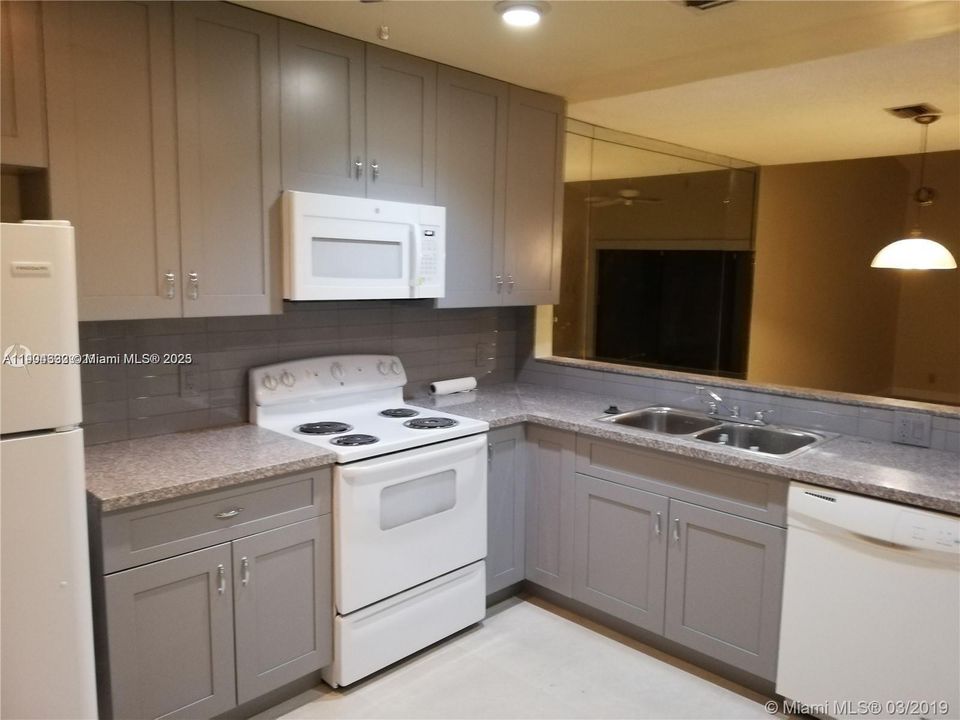 出租: $2,400 (2 贝兹, 2 浴室, 1258 平方英尺)