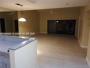 出租: $2,400 (2 贝兹, 2 浴室, 1258 平方英尺)