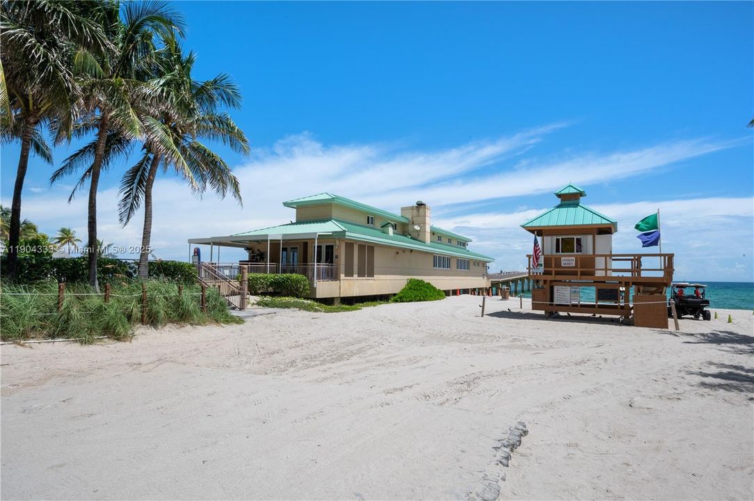 For Rent: $3,500 (1 beds, 1 baths, 1000 Square Feet)