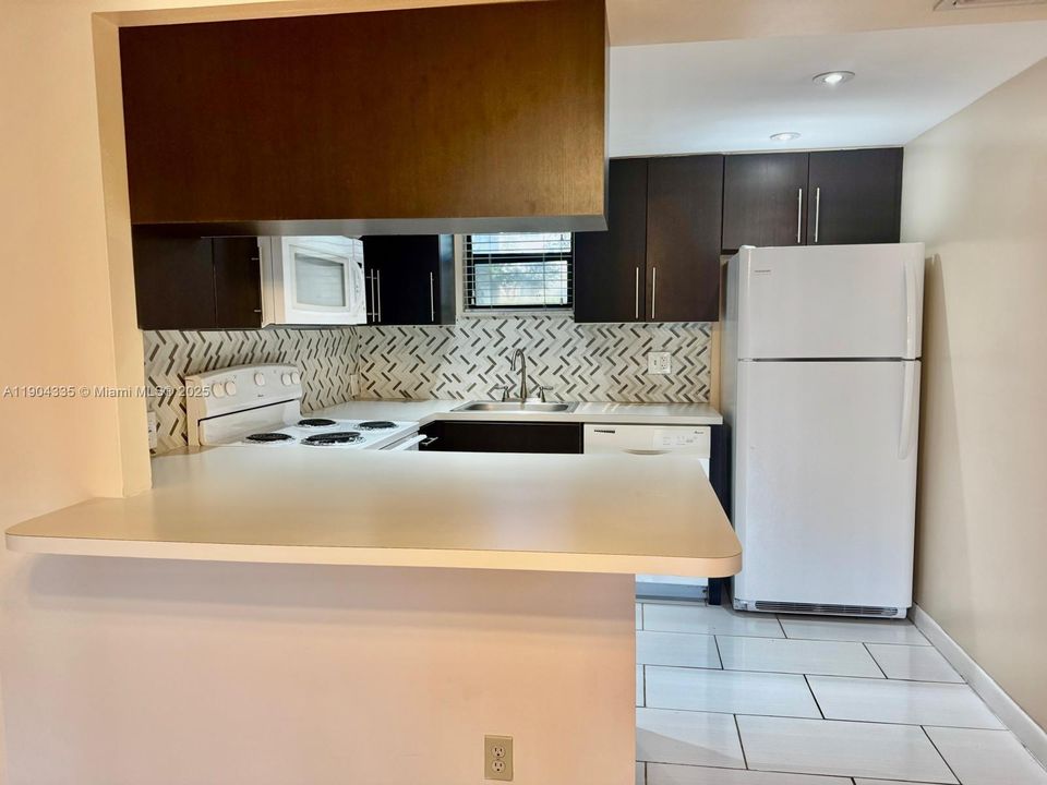 Activo con contrato: $2,200 (2 camas, 2 baños, 1036 Pies cuadrados)