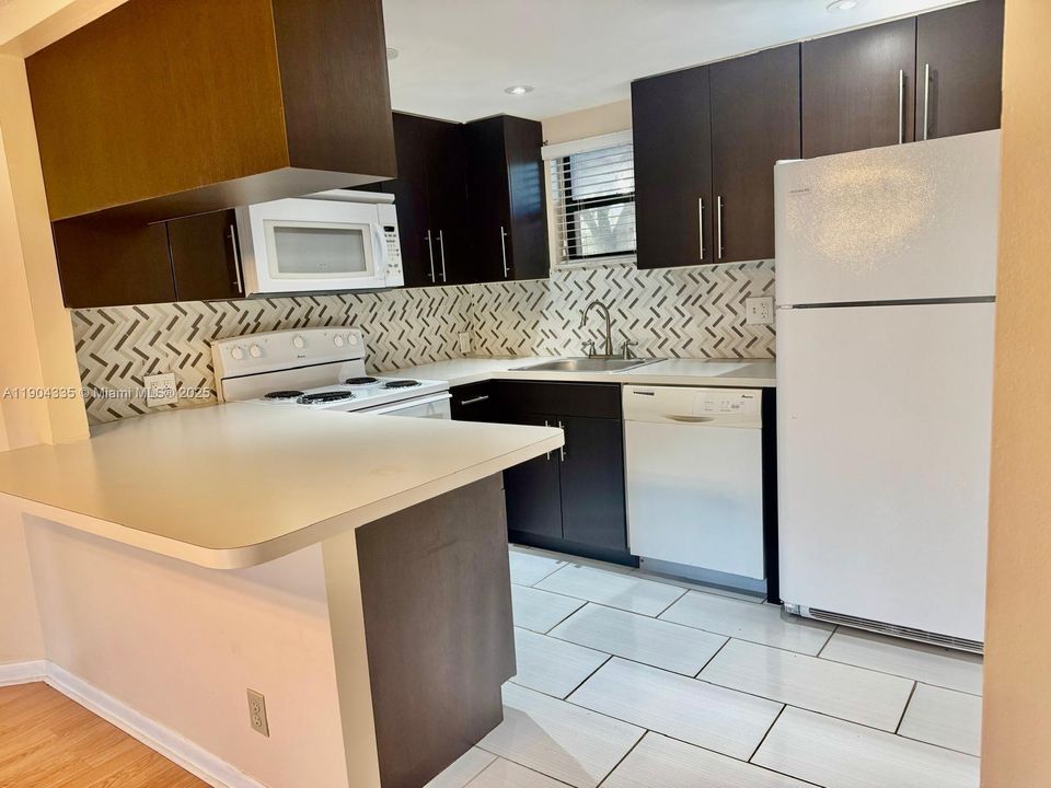 Activo con contrato: $2,200 (2 camas, 2 baños, 1036 Pies cuadrados)