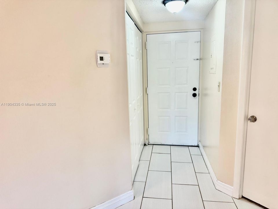 Activo con contrato: $2,200 (2 camas, 2 baños, 1036 Pies cuadrados)