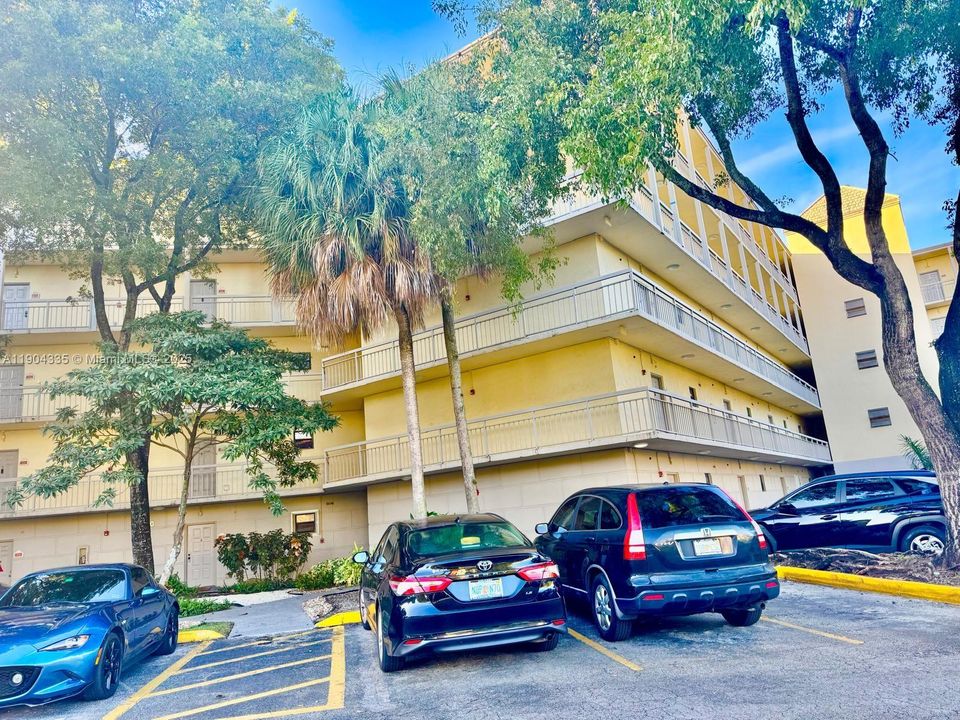 Activo con contrato: $2,200 (2 camas, 2 baños, 1036 Pies cuadrados)