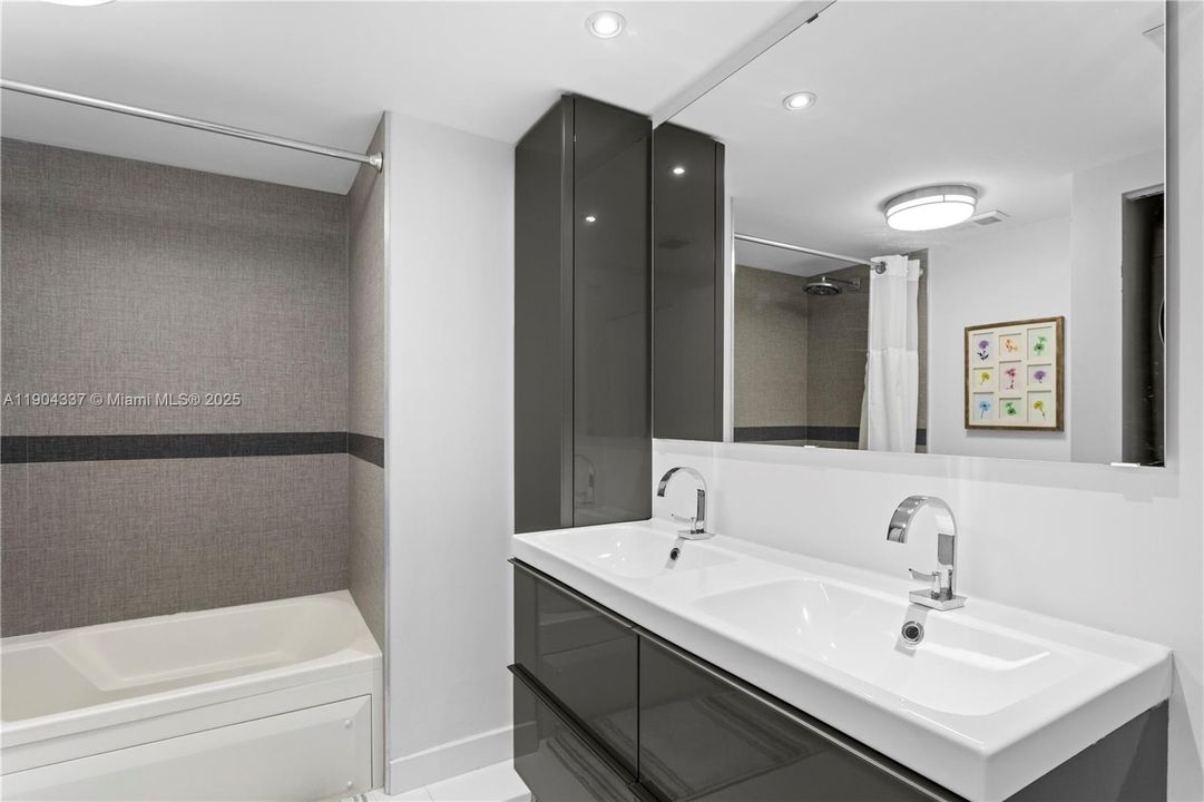 For Sale: $399,000 (2 beds, 2 baths, 1350 Square Feet)