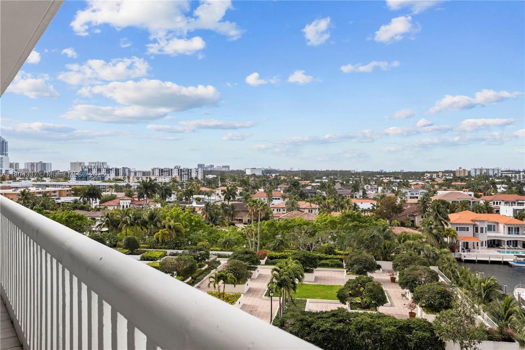 For Sale: $399,000 (2 beds, 2 baths, 1350 Square Feet)