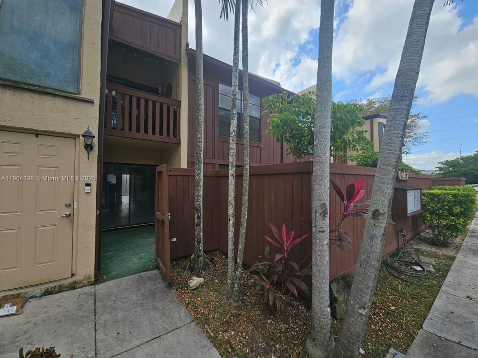 Activo con contrato: $2,500 (2 camas, 2 baños, 1340 Pies cuadrados)