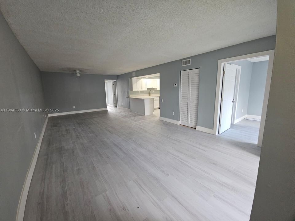 Activo con contrato: $2,500 (2 camas, 2 baños, 1340 Pies cuadrados)