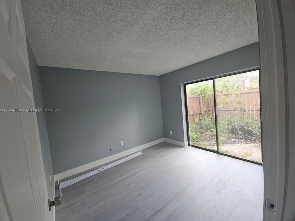 Activo con contrato: $2,500 (2 camas, 2 baños, 1340 Pies cuadrados)