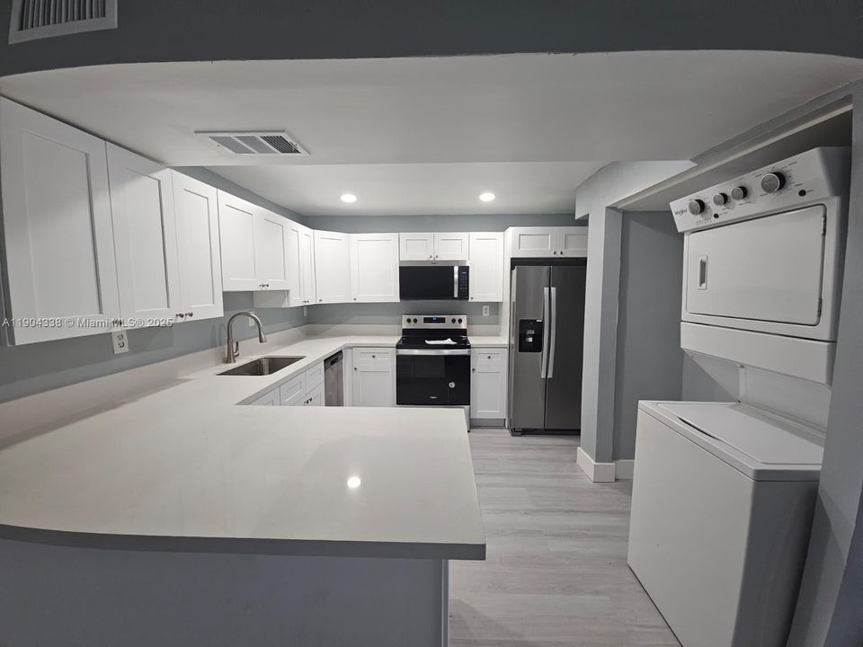 Activo con contrato: $2,500 (2 camas, 2 baños, 1340 Pies cuadrados)