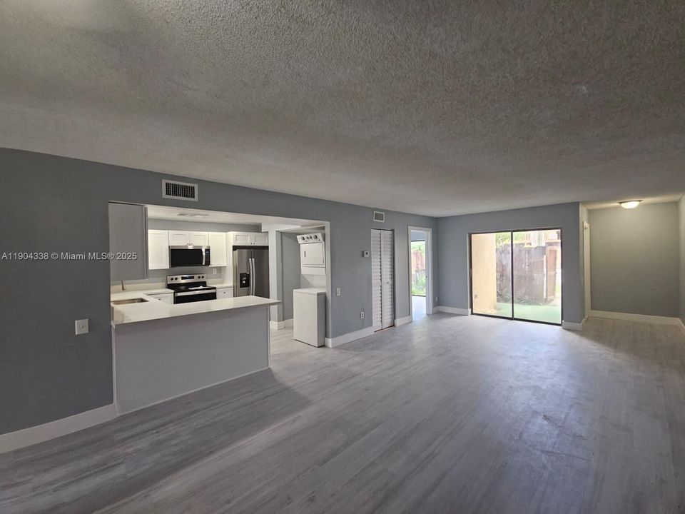 Activo con contrato: $2,500 (2 camas, 2 baños, 1340 Pies cuadrados)