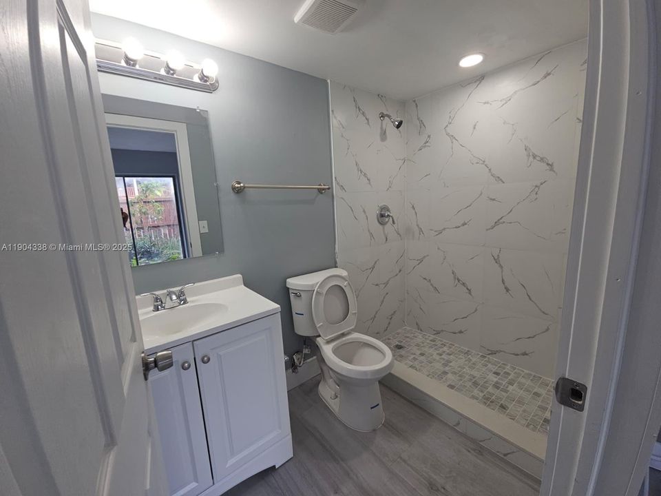 Activo con contrato: $2,500 (2 camas, 2 baños, 1340 Pies cuadrados)