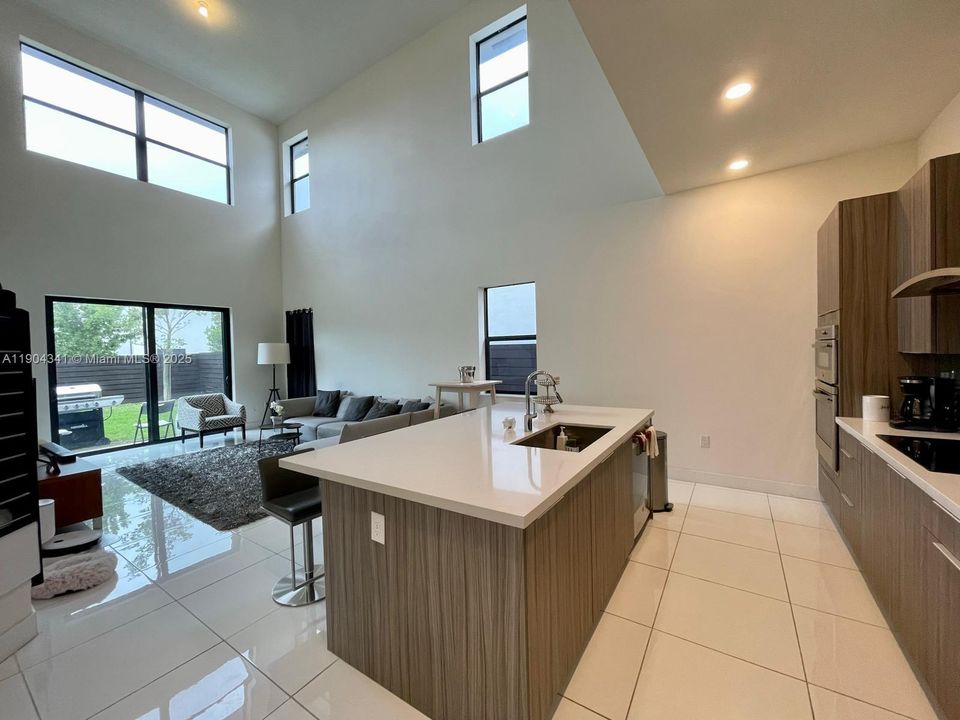 На продажу: $1,088,900 (5 спален, 3 ванн, 3050 Квадратных фут)