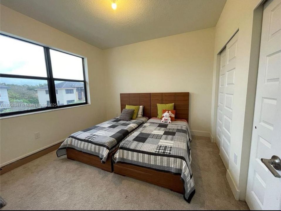 На продажу: $1,088,900 (5 спален, 3 ванн, 3050 Квадратных фут)