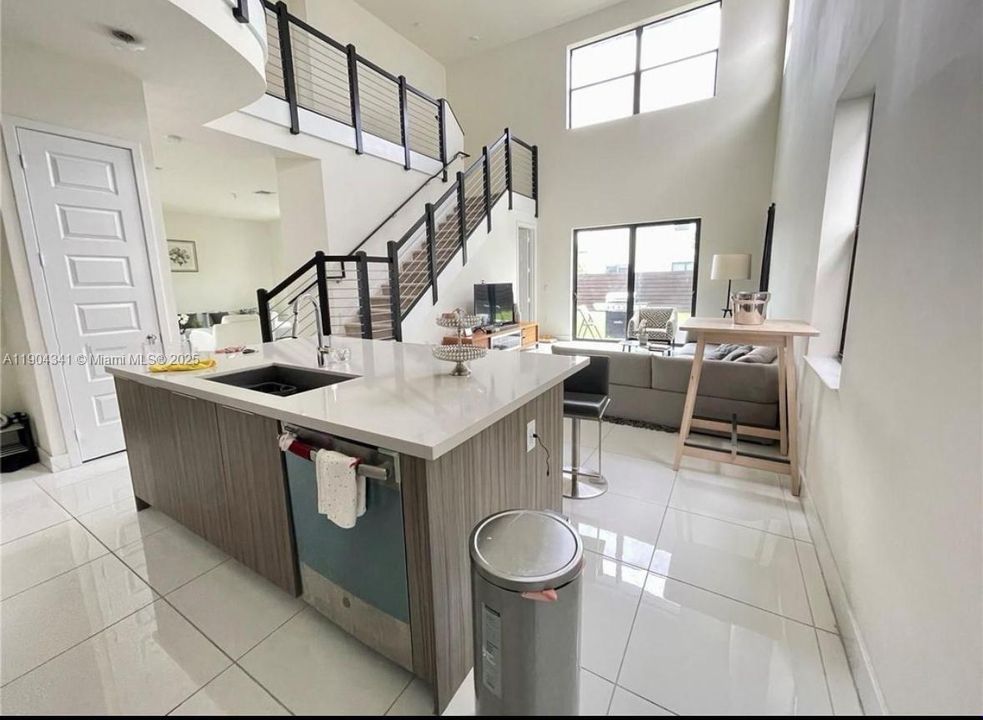 На продажу: $1,088,900 (5 спален, 3 ванн, 3050 Квадратных фут)