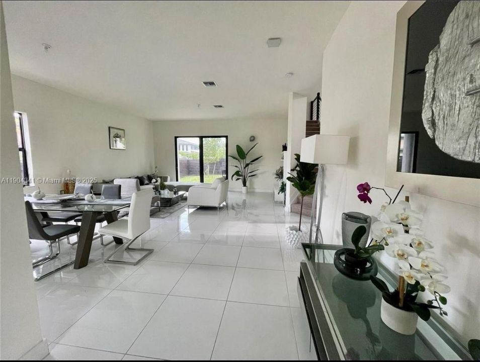 На продажу: $1,088,900 (5 спален, 3 ванн, 3050 Квадратных фут)