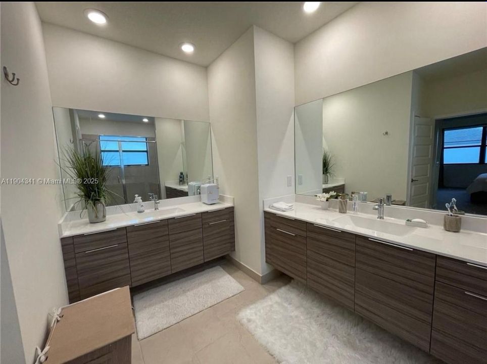 На продажу: $1,088,900 (5 спален, 3 ванн, 3050 Квадратных фут)